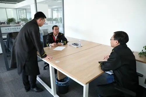 幼儿园校车严重超载！园长和司机构成危