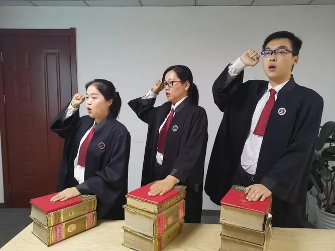 信凯杨丹丹律师一行受邀前往中国宋庆龄青少年科技文化交流中心开展普法讲座