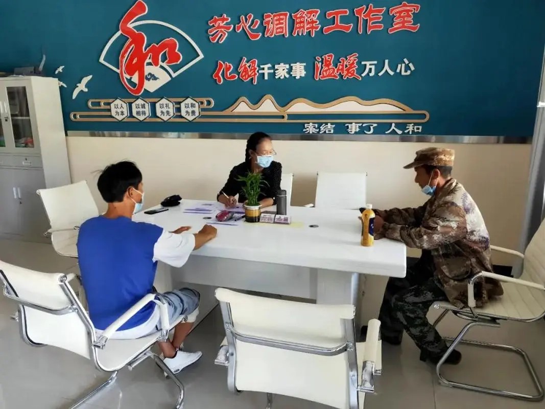 新中国成立七十周年系列活动之一：我和国旗同框