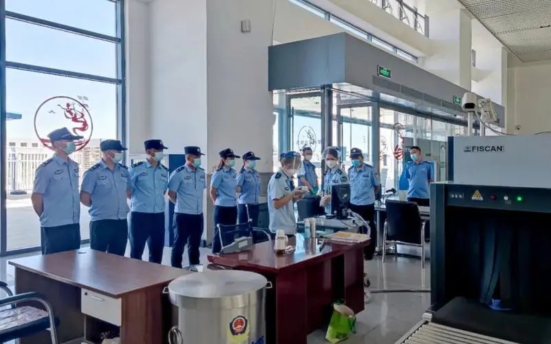 新中国成立七十周年系列活动之一：我和国旗同框